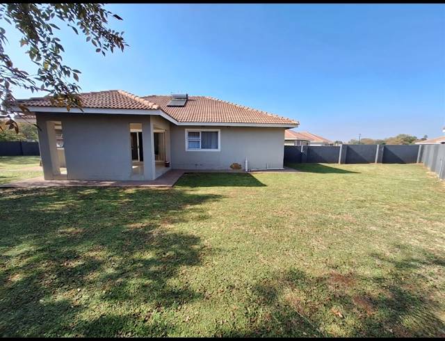 3 BEDROOM TOWNHOUSE FOR SALE IN ARCON PARK